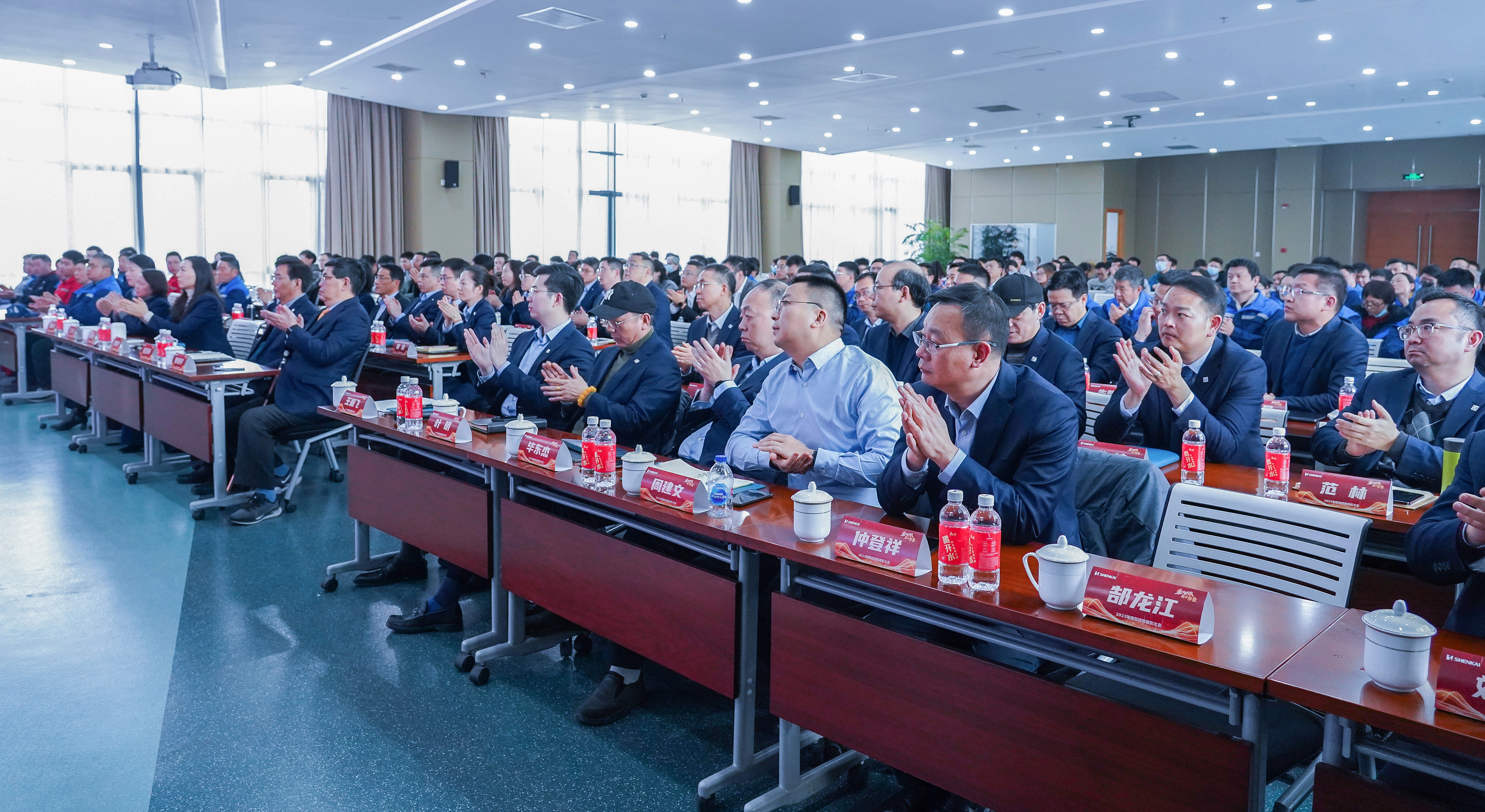 乘風(fēng)破浪,再啟華章——金沙js60382023年度總結(jié)暨表彰大會(huì)隆重召開(圖4) 乘風(fēng)破浪,再啟華章——金沙js60382023年度總結(jié)暨表彰大會(huì)隆重召開(圖4)